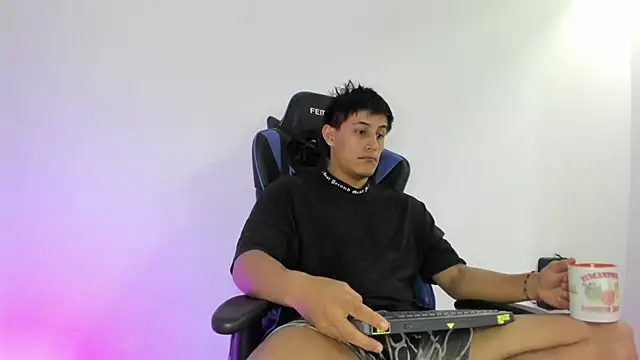 dorman boy online show from December 2025 04:40:01 AM