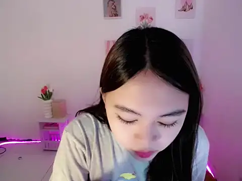 lustfullakim online show from July 2026 12:01:02 PM