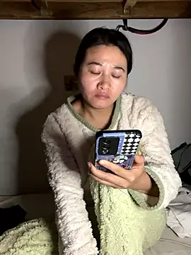 Snapshot of daaqnn chatting on November 2025 01:10:01 PM daaqnn online show from November 2025 01:10:01 PM