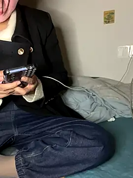 Snapshot of daaqnn chatting on November 2025 12:52:01 PM daaqnn online show from November 2025 12:52:01 PM