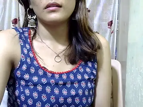 maira 33 online show from November 2025 02:27:02 PM