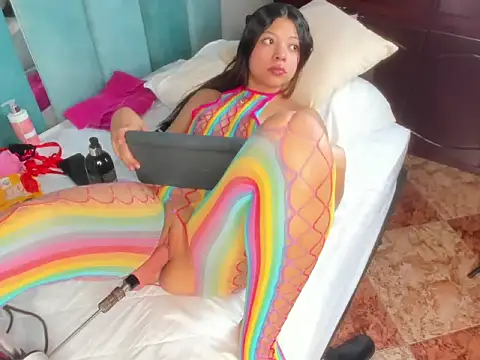 Chaarlotte 09 online show from December 2025 12:00:01 PM