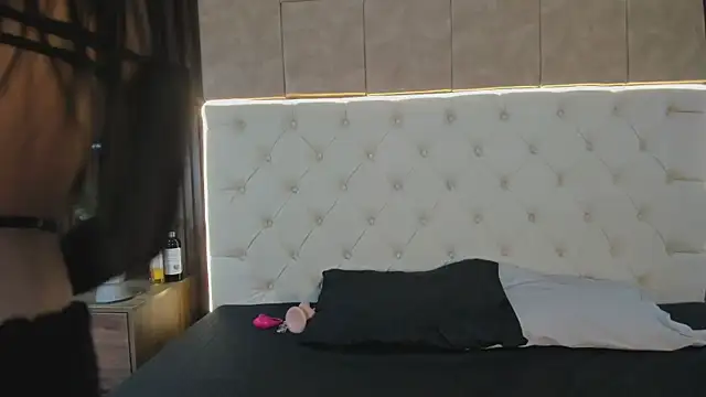 Snapshot of Camiila_rosse chatting on November 2025 07:34:01 PM Camiila rosse online show from November 2025 07:34:01 PM