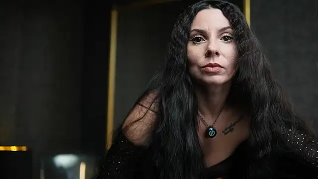 Snapshot of GiaEasyIce chatting on December 2025 08:04:02 PM GiaEasyIce online show from December 2025 08:04:02 PM