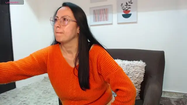 Snapshot of Lauryn_Jones chatting on November 2025 05:20:01 PM Lauryn Jones online show from November 2025 05:20:01 PM