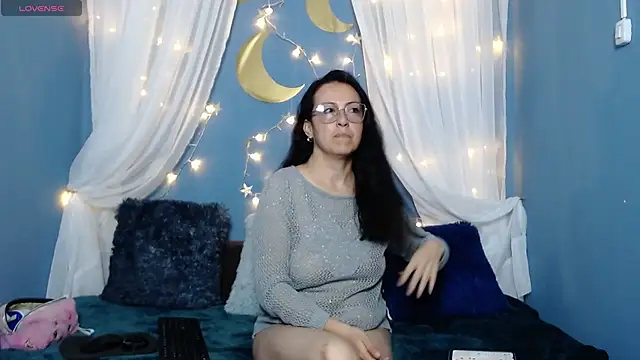 Snapshot of Lauryn_Jones chatting on November 2025 03:00:02 PM Lauryn Jones online show from November 2025 03:00:02 PM