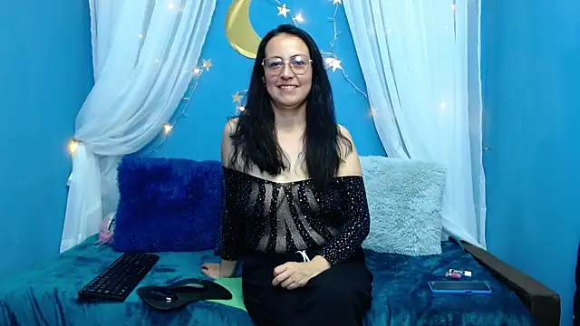 Snapshot of Lauryn_Jones chatting on November 2025 03:25:02 PM Lauryn Jones online show from November 2025 03:25:02 PM