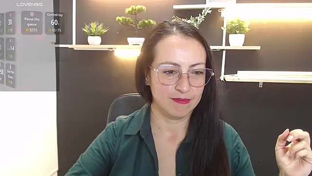 Lauryn Jones online show from April 2026 03:58:02 PM
