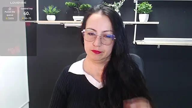 Lauryn Jones online show from April 2026 05:21:01 PM