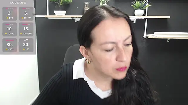 Lauryn Jones online show from June 2026 05:34:02 PM