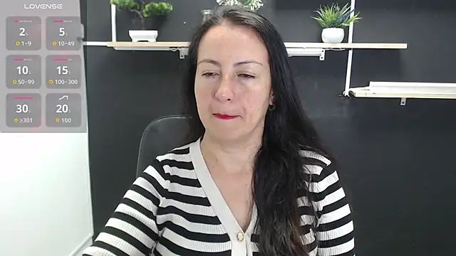 Lauryn Jones online show from June 2026 06:39:02 PM