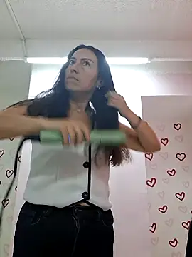 Lauryn Jones online show from June 2026 05:39:02 PM