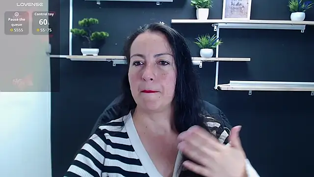 Lauryn Jones online show from June 2026 07:16:02 PM