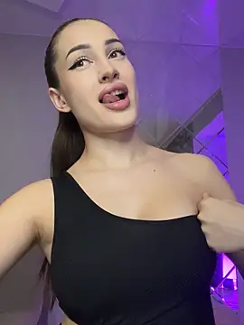 Muna Luu online show from November 2025 08:33:02 PM