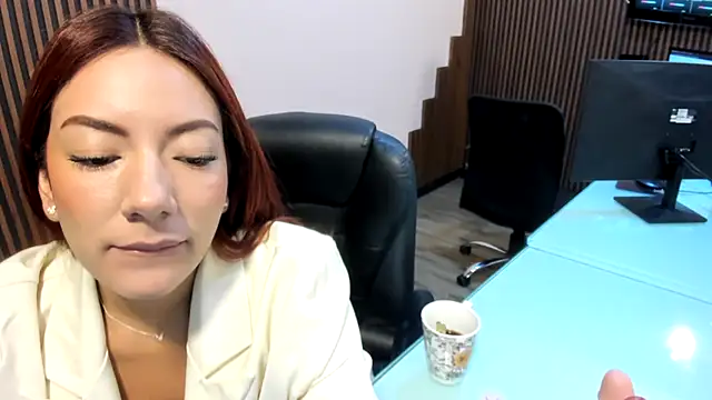 desk desire online show from January 2026 12:54:01 PM