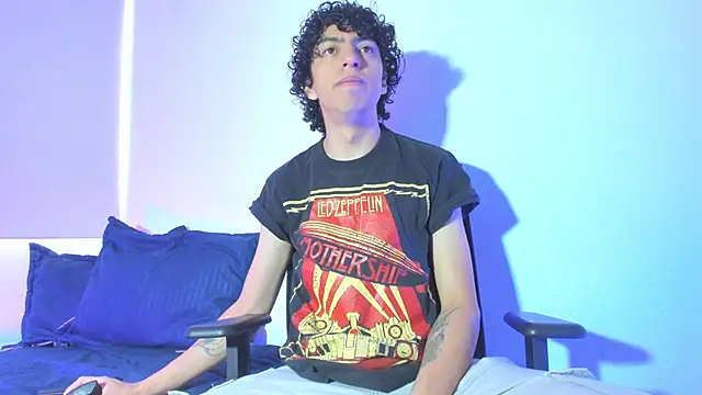 Snapshot of saint_dark chatting on December 2025 01:09:02 PM saint dark online show from December 2025 01:09:02 PM