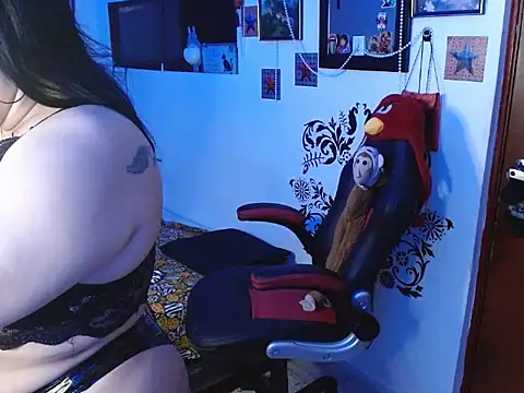 YIYI84 online show from February 2026 08:56:02 PM