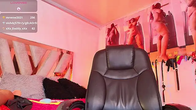 Snapshot of Ebonynaughty chatting on December 2025 01:44:02 AM Ebonynaughty online show from December 2025 01:44:02 AM