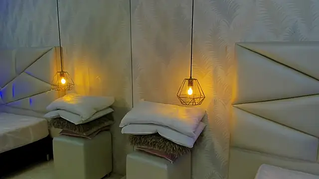 laurettedela rouse online show from December 2025 11:30:02 AM