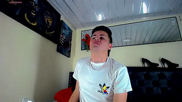 Snapshot of Sebastian_Loaiza chatting on November 2025 03:40:02 AM Sebastian Loaiza online show from November 2025 03:40:02 AM