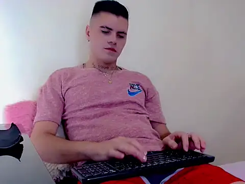 Snapshot of Sebastian_Loaiza chatting on November 2025 11:18:01 PM Sebastian Loaiza online show from November 2025 11:18:01 PM