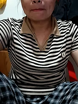 Snapshot of momo-ba chatting on November 2025 09:44:02 AM momo-ba online show from November 2025 09:44:02 AM