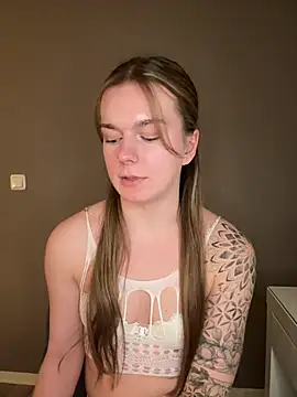 LisaFreierxx online show from February 2026 09:21:01 PM