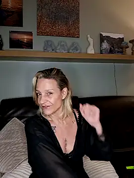 LittleSexyT online show from November 2025 10:42:02 PM