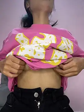 Snapshot of lung-linh chatting on December 2025 01:31:02 PM lung-linh online show from December 2025 01:31:02 PM