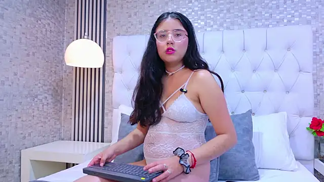 Snapshot of ScarlettPetrova chatting on December 2025 11:59:01 AM ScarlettPetrova online show from December 2025 11:59:01 AM