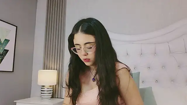 ScarlettPetrova online show from May 2026 04:15:02 PM