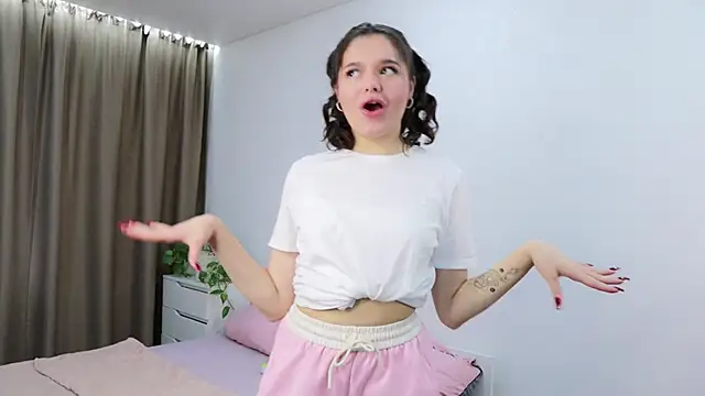 Xo Laura online show from November 2025 08:35:01 AM