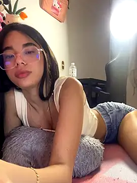 Snapshot of Milleradhara24 chatting on December 2025 09:47:01 AM Milleradhara24 online show from December 2025 09:47:01 AM