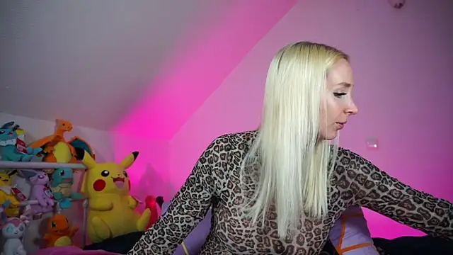 Snapshot of StellaCinderella chatting on October 2025 01:23:02 PM StellaCinderella online show from October 2025 01:23:02 PM