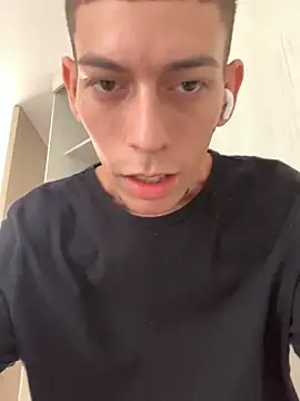 Who-am-I-201 online show from November 2025 05:48:02 PM