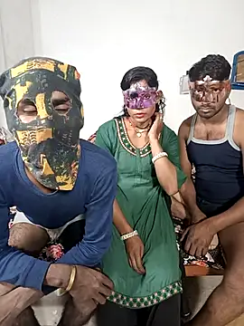 Snapshot of Real-Family chatting on November 2025 03:47:01 PM Real-Family online show from November 2025 03:47:01 PM