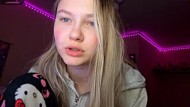 KarinRobertson online show from March 2026 05:07:01 PM