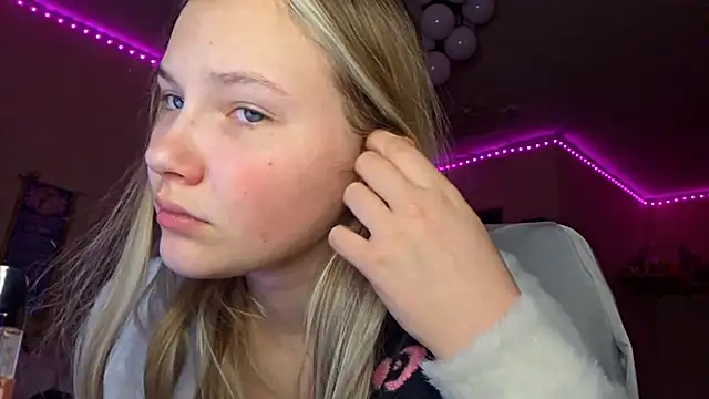 KarinRobertson online show from March 2026 05:05:01 PM