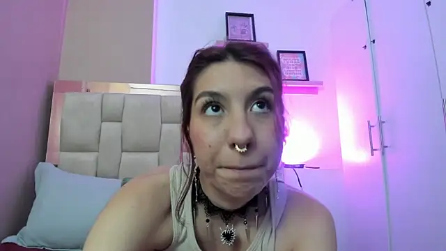 zoe-moreau online show from December 2025 07:10:01 PM