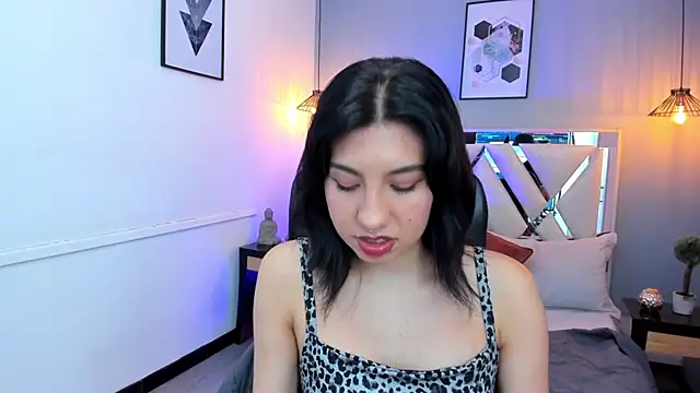 zoe-moreau online show from May 2026 07:55:02 PM