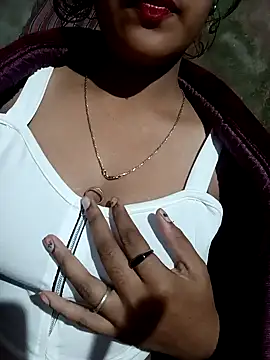 Snapshot of Aarti909090 chatting on December 2025 03:52:02 PM Aarti909090 online show from December 2025 03:52:02 PM