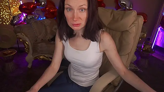 Snapshot of AmiraGoldd chatting on February 2026 02:18:02 AM AmiraGoldd online show from February 2026 02:18:02 AM