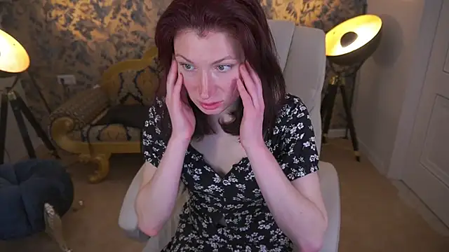 AmiraGoldd online show from April 2026 08:32:01 PM