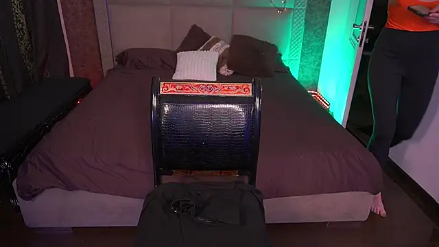 AmiraGoldd online show from May 2026 10:04:02 PM