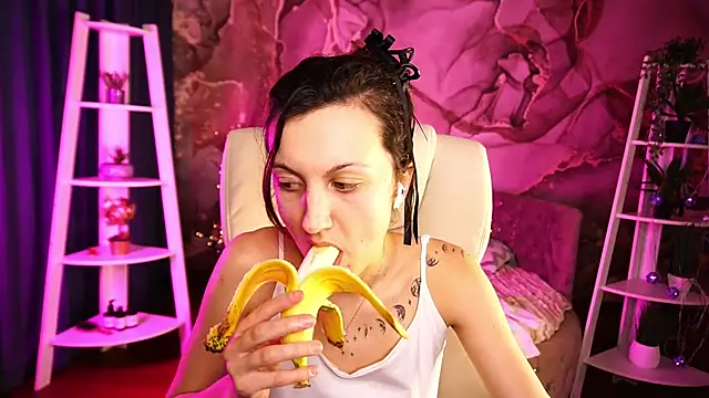 ZafiraMoonn online show from March 2026 02:24:01 PM