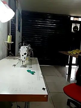 Snapshot of PaulinaLondra2 chatting on November 2025 02:49:02 PM PaulinaLondra2 online show from November 2025 02:49:02 PM