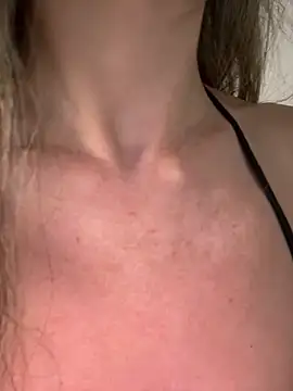 Snapshot of Melzinhasweet chatting on April 2026 04:04:02 PM Melzinhasweet online show from April 2026 04:04:02 PM