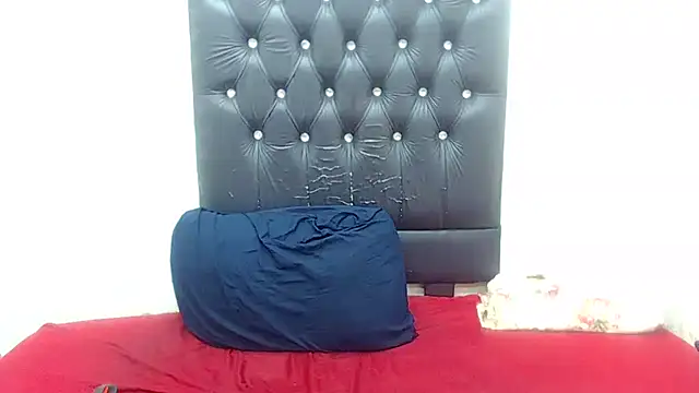AUGUSTBLOOMxx online show from March 2026 04:27:02 AM