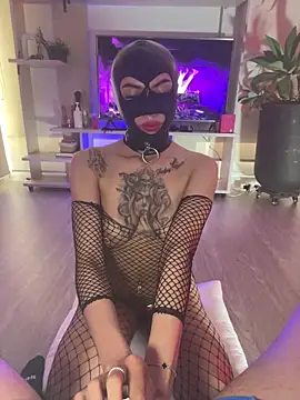 Snapshot of MiluandMIke chatting on November 2025 06:30:01 PM MiluandMIke online show from November 2025 06:30:01 PM