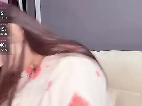 Yesenia- online show from November 2025 01:43:01 PM